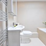 bathroom-1336164_640